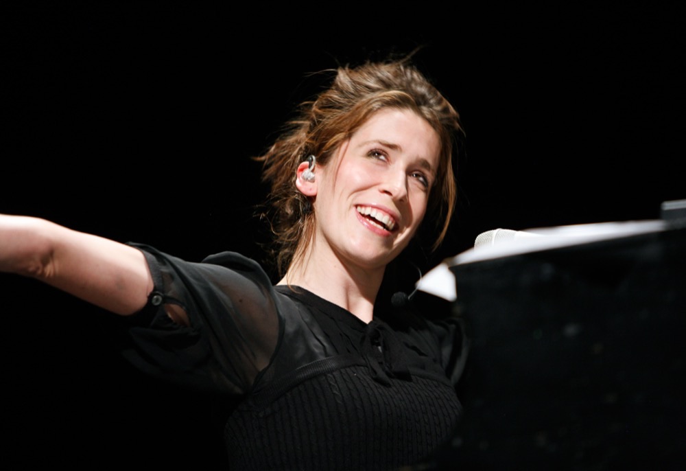Imogen Heap performing live